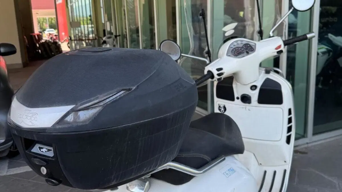 Vespa GTS 300 Super (2008 - 16)  (6)