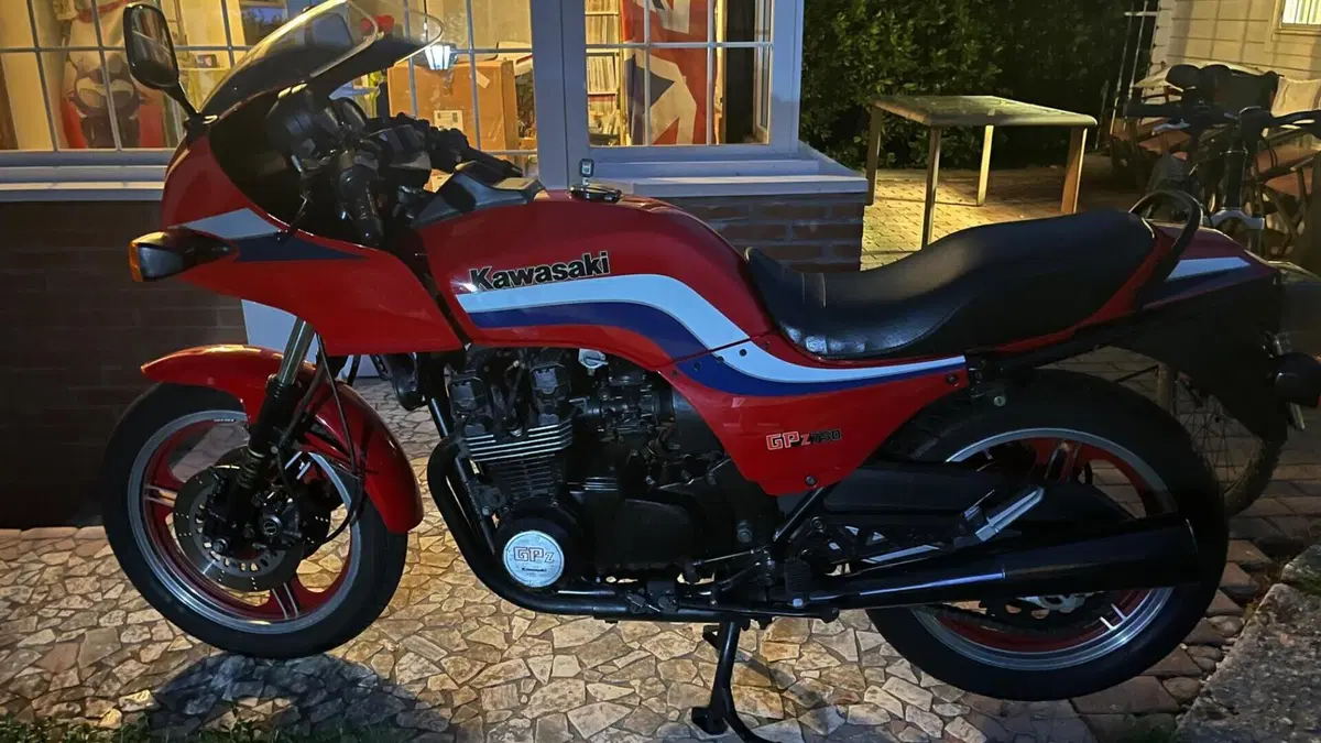 Kawasaki   (6)