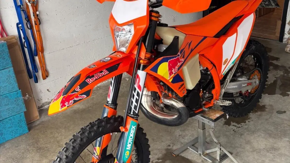 KTM 300 EXC Champion Edition (2025)  (2)