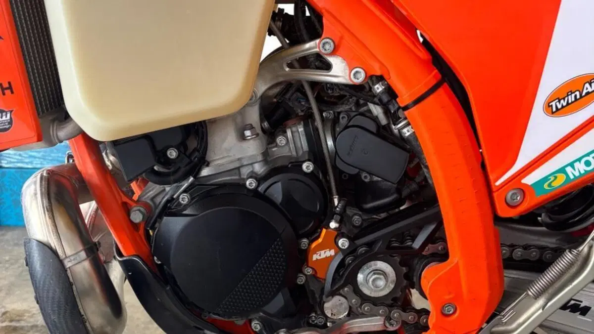 KTM 300 EXC Champion Edition (2025)  (5)