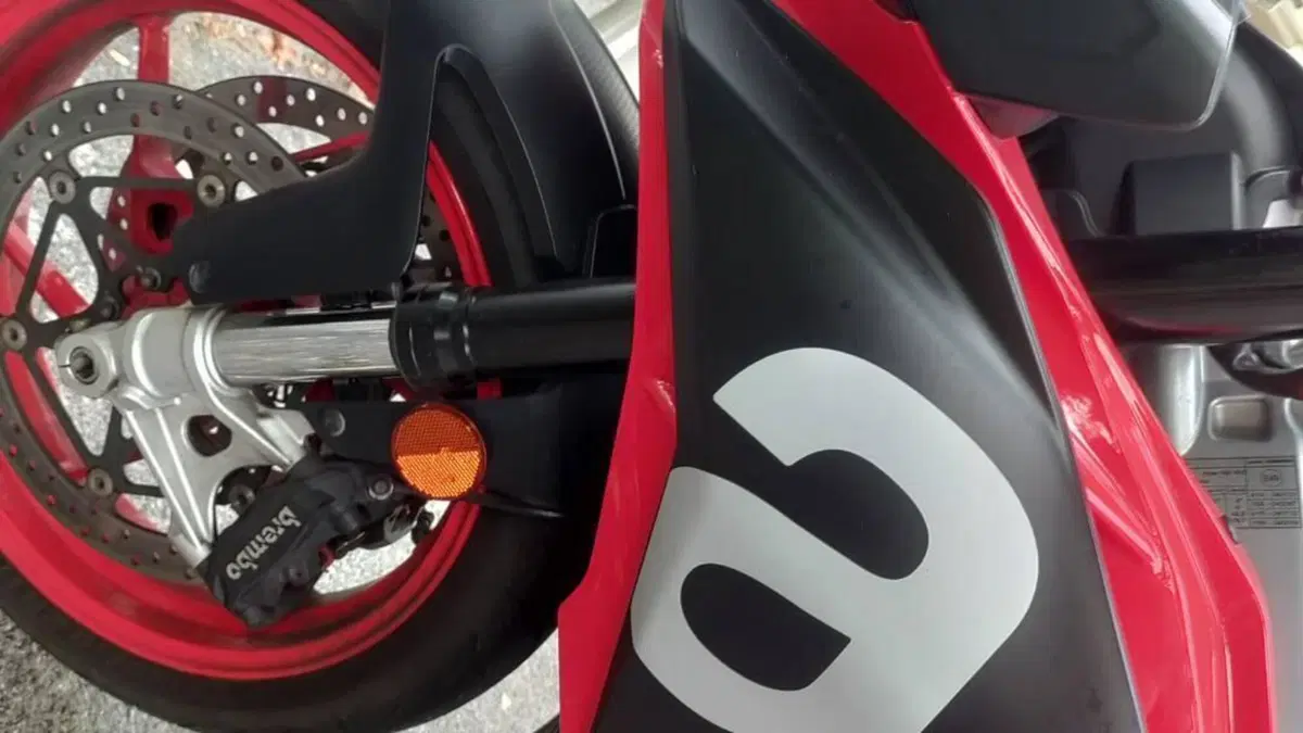 Aprilia Tuono 660 (2021 - 25)  (2)