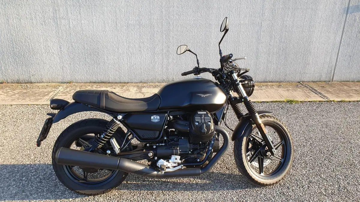 Moto Guzzi V7 Stone (2021 - 24) 