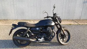 Moto Guzzi V7 Stone (2021 - 24) 