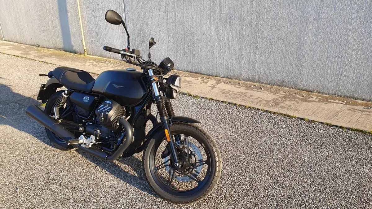 Moto Guzzi V7 Stone (2021 - 24)  (2)