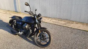 Moto Guzzi V7 Stone (2021 - 24)  (2)