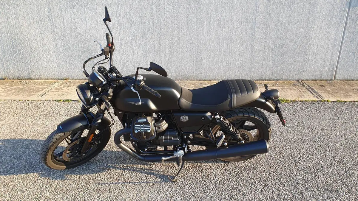 Moto Guzzi V7 Stone (2021 - 24)  (3)