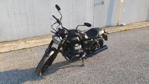Moto Guzzi V7 Stone (2021 - 24)  (4)