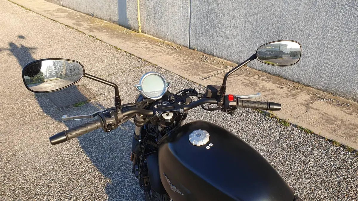 Moto Guzzi V7 Stone (2021 - 24)  (5)