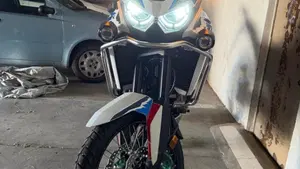 Honda Africa Twin CRF 1100L ES (2024 - 26)  (2)