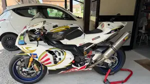 Aprilia RSV 1000 R Factory (2004 - 05)  (9)