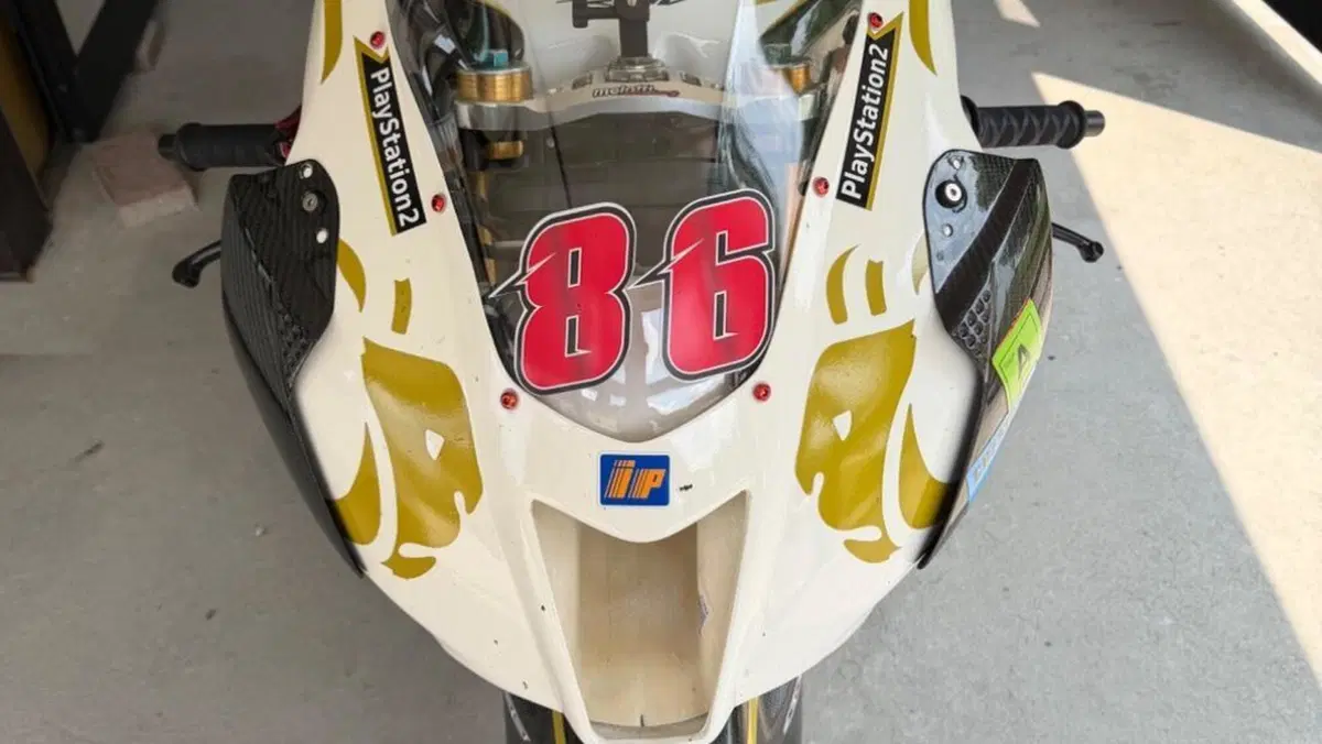 Aprilia RSV 1000 R Factory (2004 - 05)  (10)