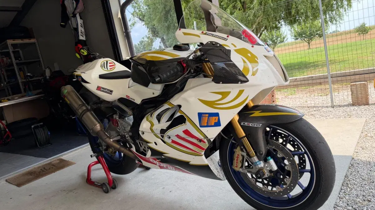Aprilia RSV 1000 R Factory (2004 - 05)  (11)