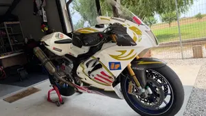 Aprilia RSV 1000 R Factory (2004 - 05)  (11)