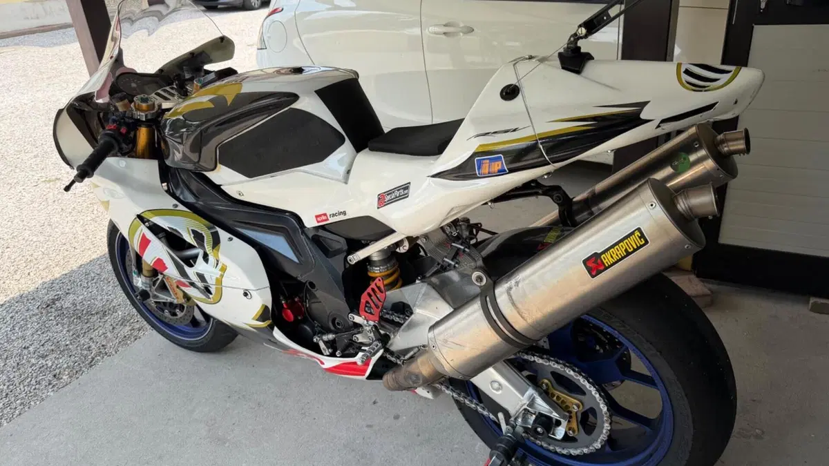 Aprilia RSV 1000 R Factory (2004 - 05)  (13)