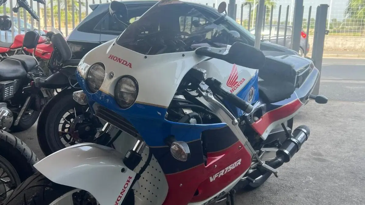 Honda VFR 750 F (1986 - 87)  (5)