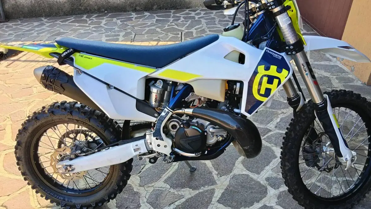 Husqvarna TE 250i (2023) 