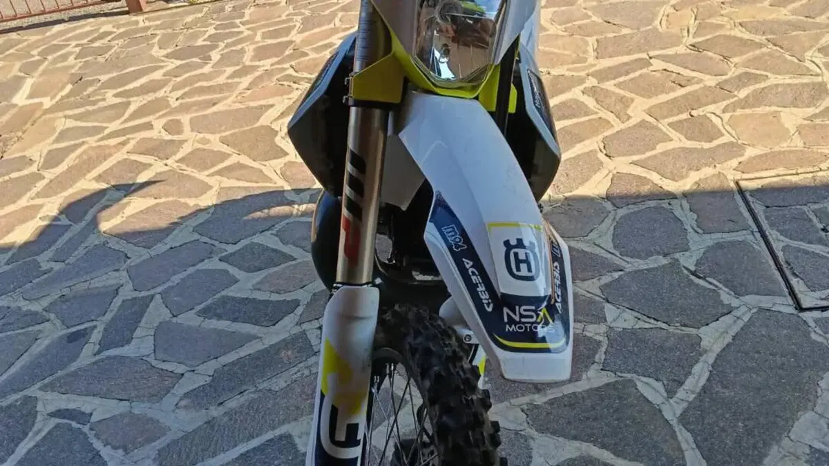 Husqvarna TE 250i (2023)  (3)