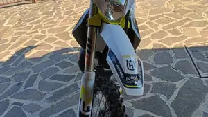 Husqvarna TE 250i (2023)  (3)