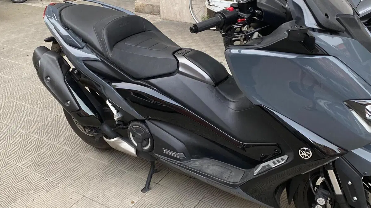 Yamaha T-Max 560 Tech Max (2021)  (2)