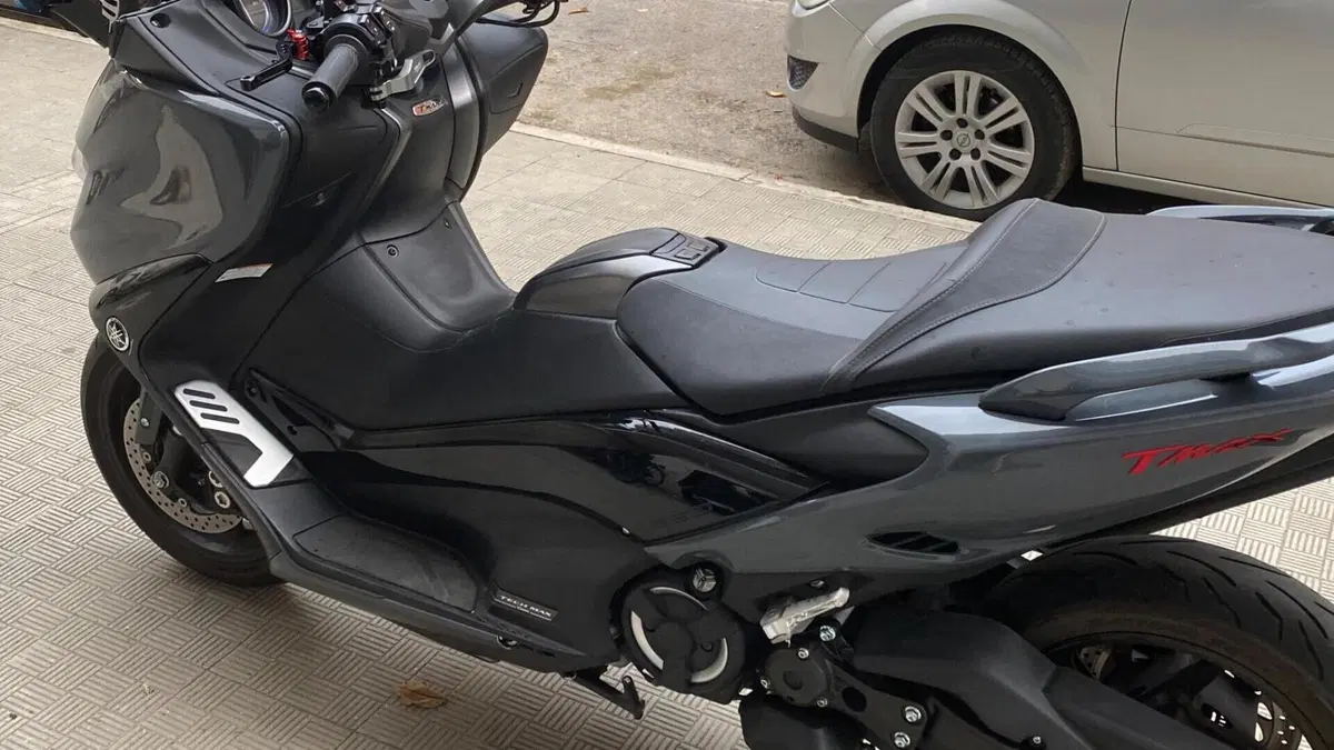 Yamaha T-Max 560 Tech Max (2021)  (3)