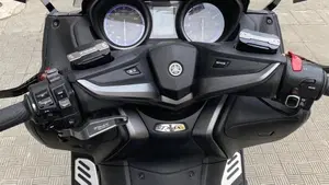 Yamaha T-Max 560 Tech Max (2021)  (4)