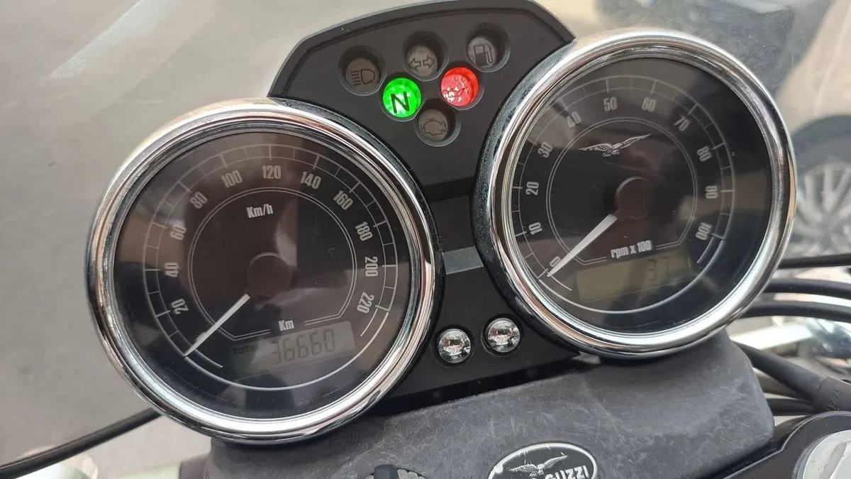 Moto Guzzi V7 Classic (2008 - 12)  (6)