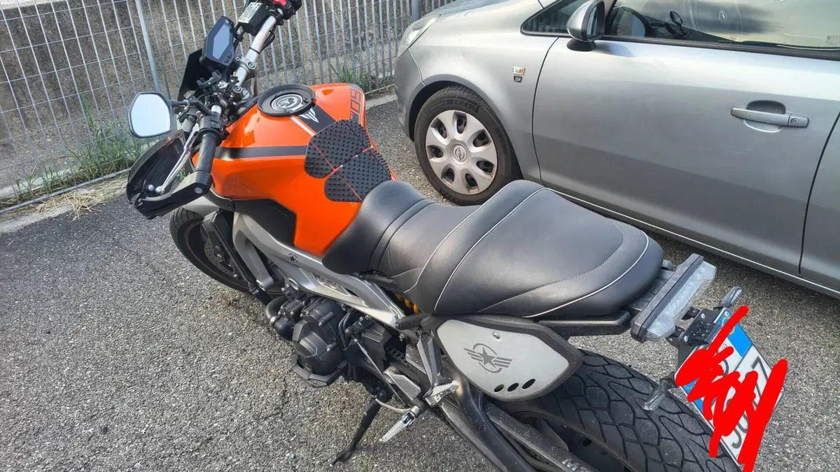 Yamaha MT-09 ABS (2013 - 15)  (2)