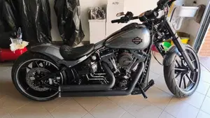 Harley-Davidson 1690 Breakout (2013 - 17) - FXSB  (2)
