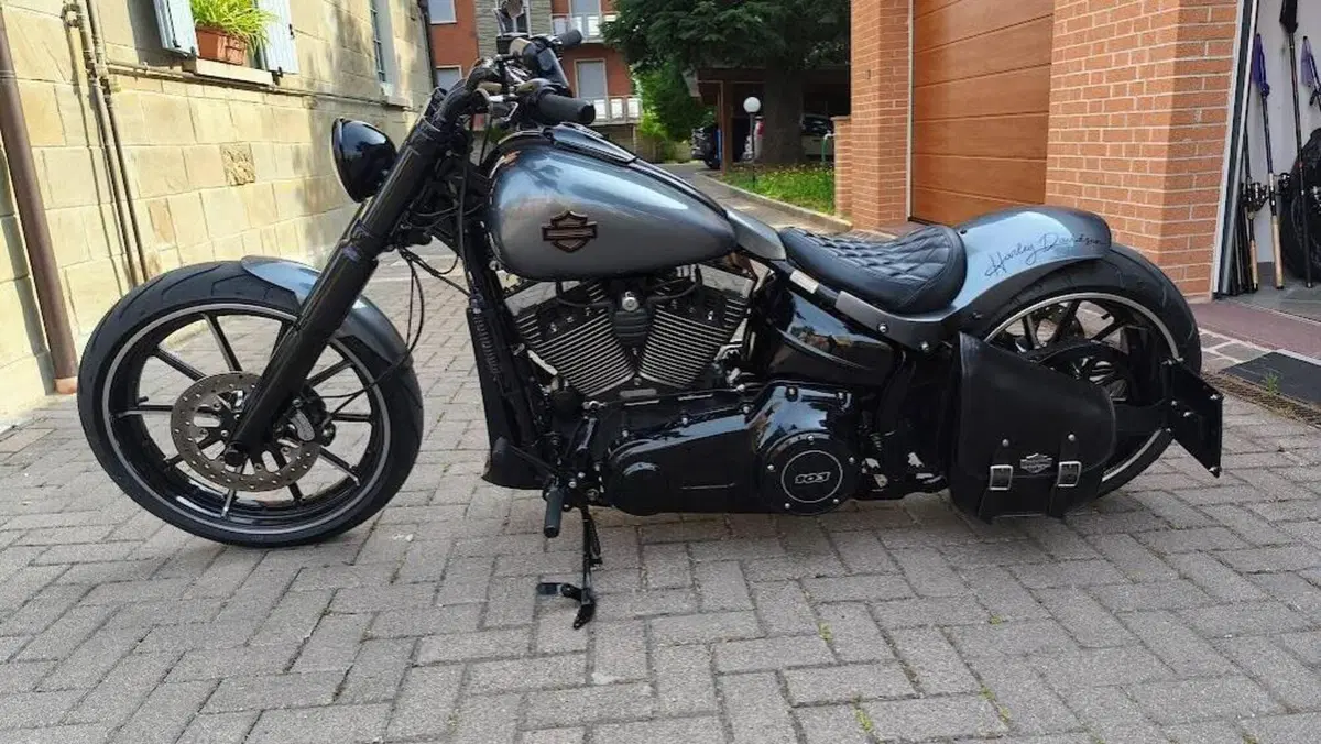 Harley-Davidson 1690 Breakout (2013 - 17) - FXSB  (3)