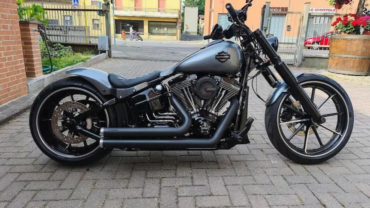 Harley-Davidson 1690 Breakout (2013 - 17) - FXSB  (4)