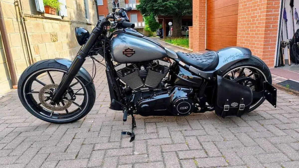 Harley-Davidson 1690 Breakout (2013 - 17) - FXSB  (8)