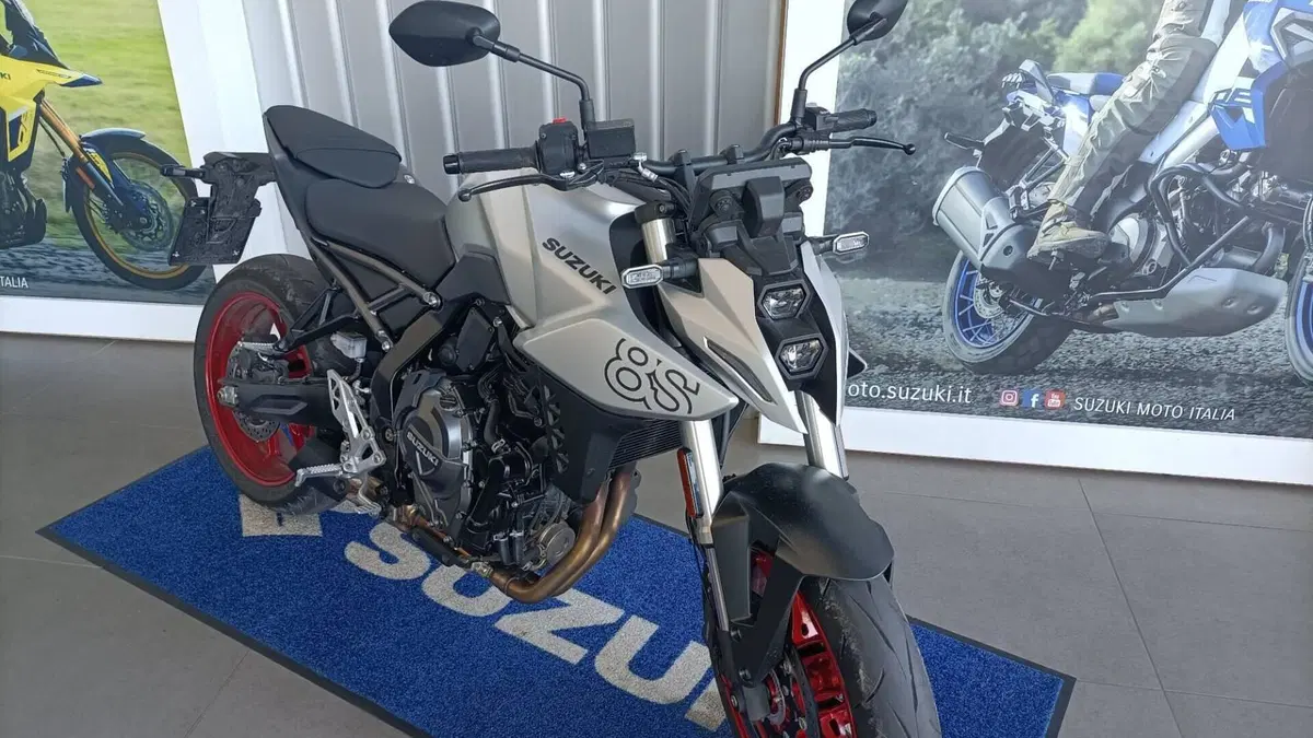 Suzuki GSX-8S (2025 - 26)  (2)
