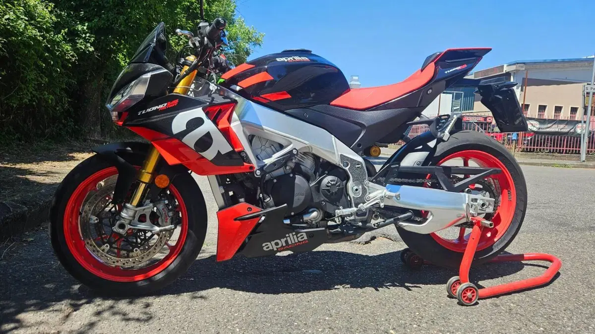 Aprilia Tuono V4 Factory (2021 - 24) 