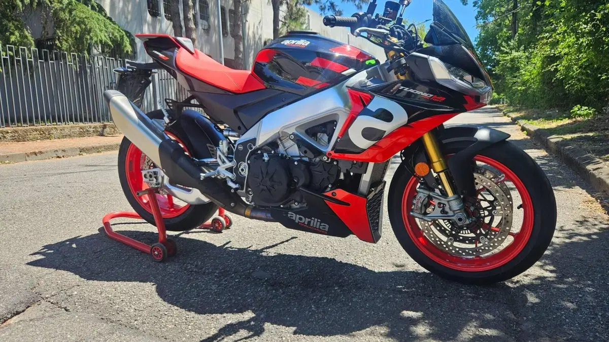 Aprilia Tuono V4 Factory (2021 - 24)  (2)