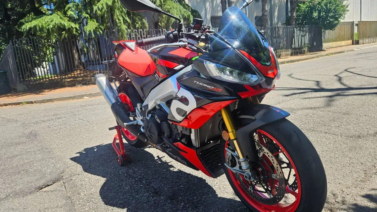 Aprilia Tuono V4 Factory (2021 - 24)  (4)