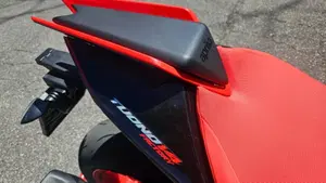 Aprilia Tuono V4 Factory (2021 - 24)  (5)