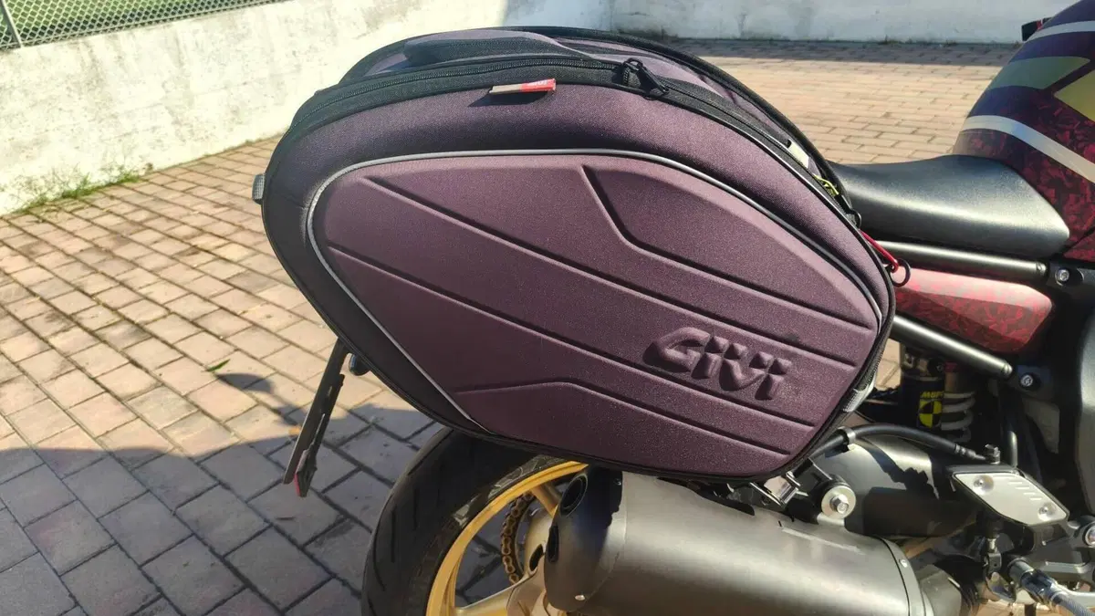 Yamaha FZ8 (2010 - 12)  (8)