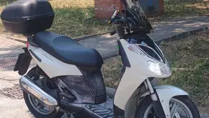 Aprilia Sportcity 125  (2)