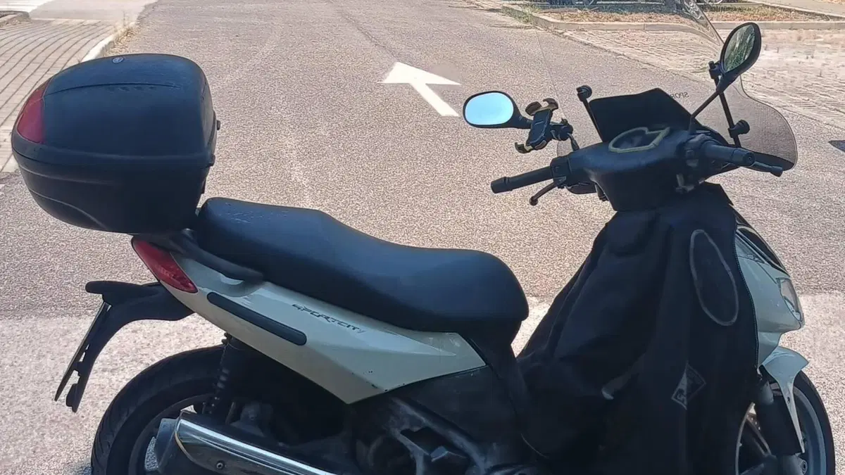 Aprilia Sportcity 125  (4)