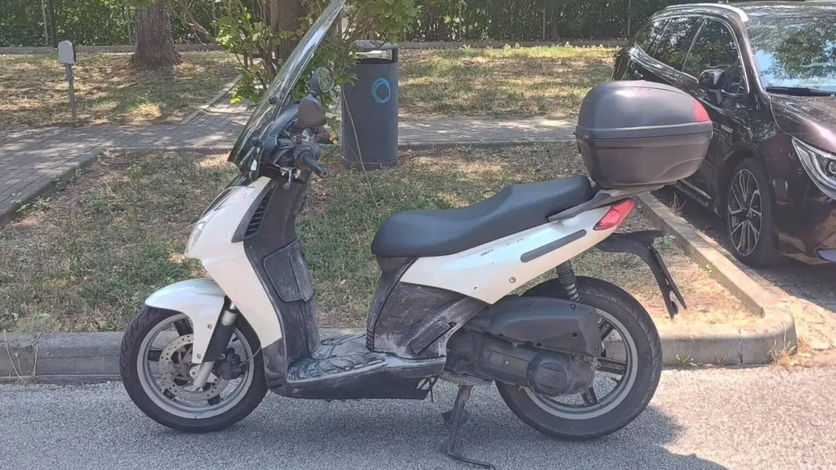Aprilia Sportcity 125  (9)