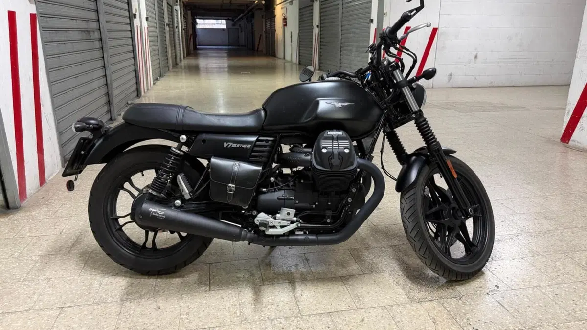 Moto Guzzi V7 III Stone Night Pack (2019 - 20)  (2)