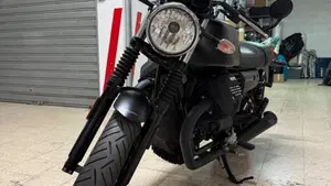 Moto Guzzi V7 III Stone Night Pack (2019 - 20)  (3)