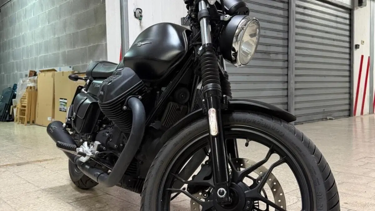 Moto Guzzi V7 III Stone Night Pack (2019 - 20)  (4)