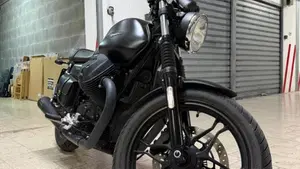 Moto Guzzi V7 III Stone Night Pack (2019 - 20)  (4)
