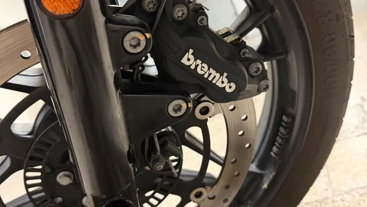 Moto Guzzi V7 III Stone Night Pack (2019 - 20)  (5)