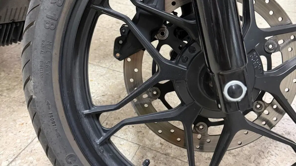 Moto Guzzi V7 III Stone Night Pack (2019 - 20)  (6)