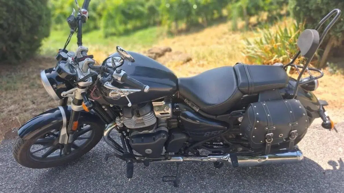 Royal Enfield Super Meteor 650 (2023 - 26)  (4)