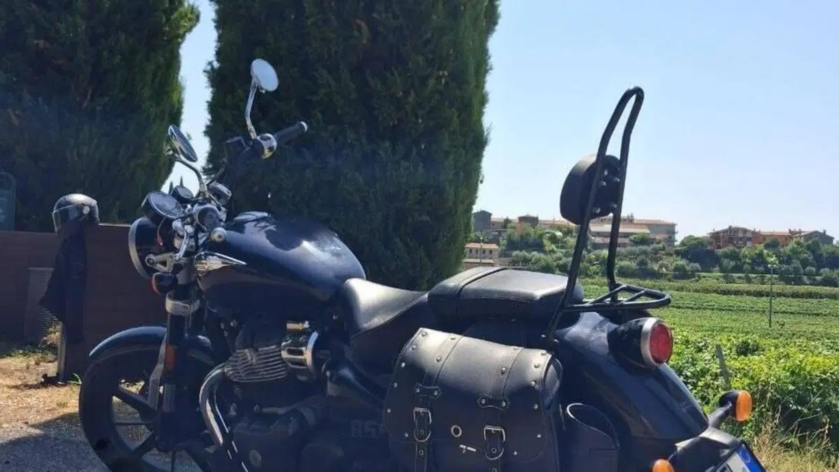 Royal Enfield Super Meteor 650 (2023 - 26)  (7)