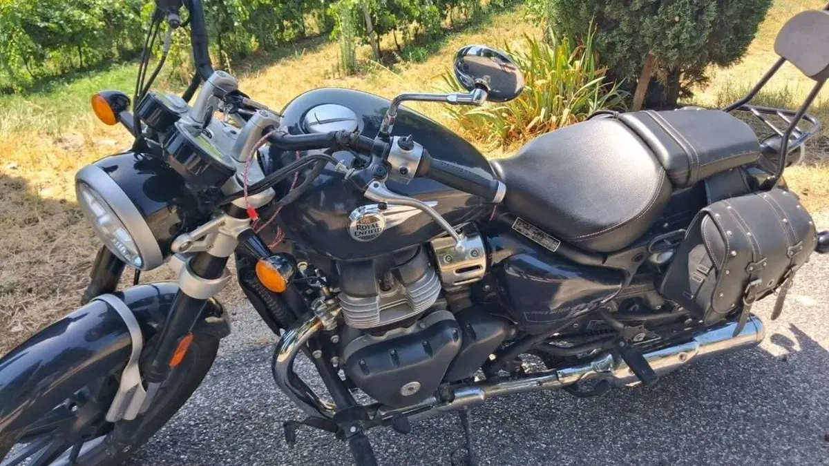 Royal Enfield Super Meteor 650 (2023 - 26)  (9)