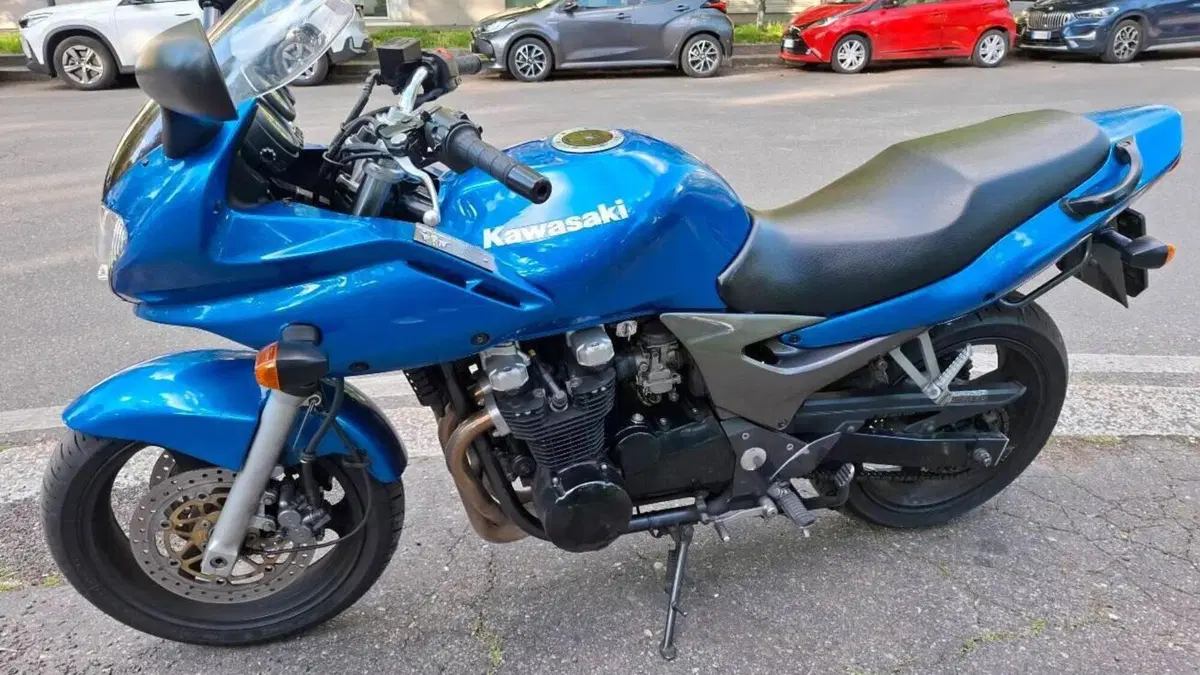 Kawasaki ZR 7S  (5)